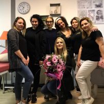 La nostra insegnante insieme ai nostri studenti durante l’esame del Corso di Estetica Nella nostra sede di Latisana !!!! Complimenti !!!!